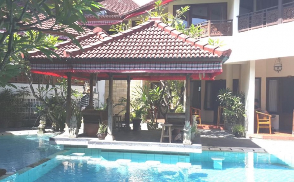 swiming pool di The Flora Kuta Bali Hotel