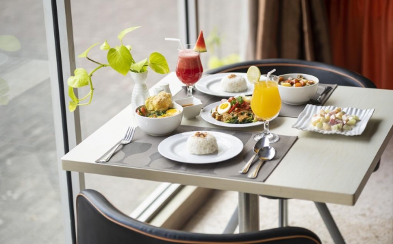 Food and Beverages di The Gloria Suites Jakarta