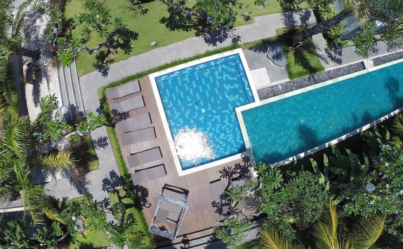 Swimming Pool di The Grand Sunti Resort