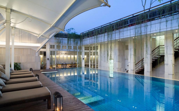 Swimming Pool di The Hermitage Jakarta