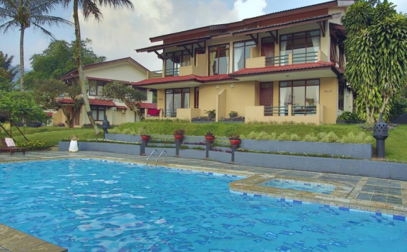 Swimming Pool di The Jayakarta Inn and Villas