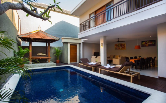 Swimming pool di The Light Exclusive Villas & Spa