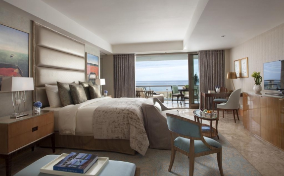 Guest Room with Balcon di The Mulia Nusa Dua Suites