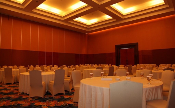 Ballroom di The Natsepa Resort & Conference Center