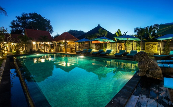 swimming pool di The Palm Grove Villa
