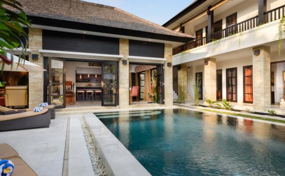 swimming pool di The Residence Seminyak