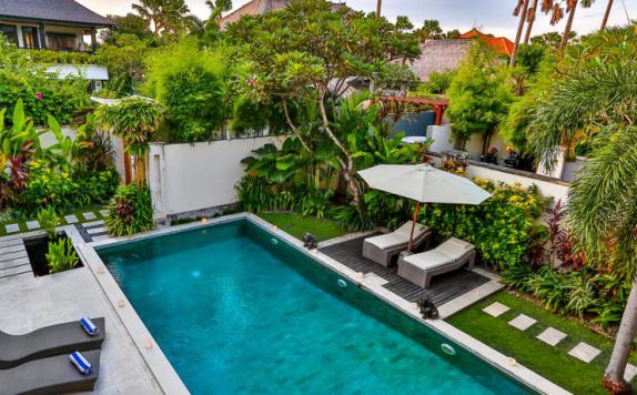 swimming pool di The Residence Seminyak