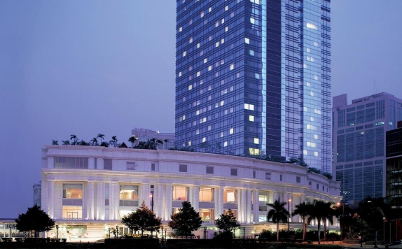 front view di The Ritz Carlton Mega Kuningan Jakarta