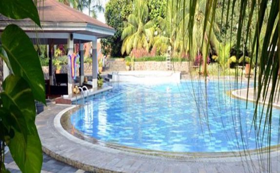 Swimming Pool di The Royale Krakatau Hotel