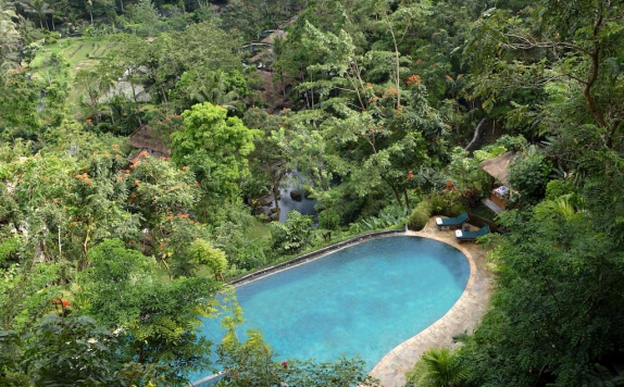 Swimming Pool di The Royal Pita Maha Resort