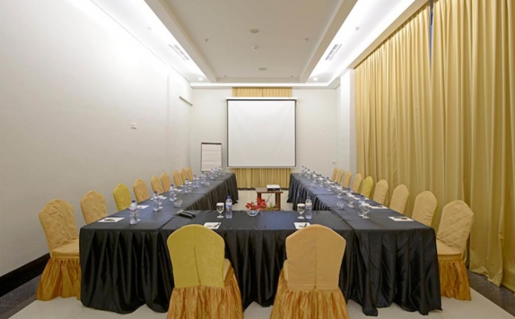 Meeting room di The Sahira Hotel