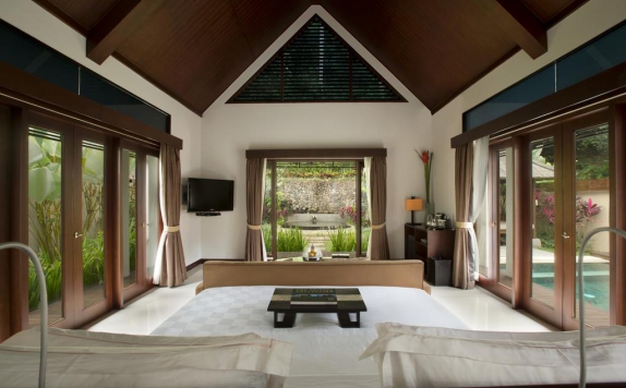 Interior bedroom di The Samaya Ubud Villa