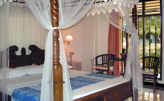 Tampilan Bedroom Hotel di The Sari Beach