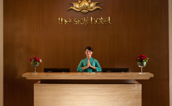 Receptionist di The Sidji Hotel Pekalongan