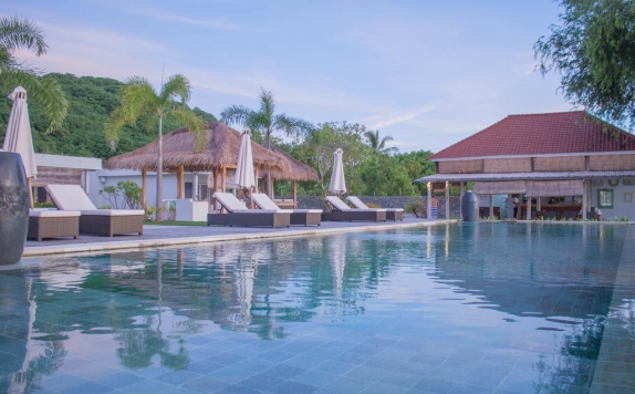 Swimming Pool di The Suites Lombok