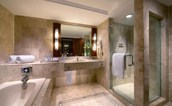 Bathroom di The Sultan Hotel & Residence