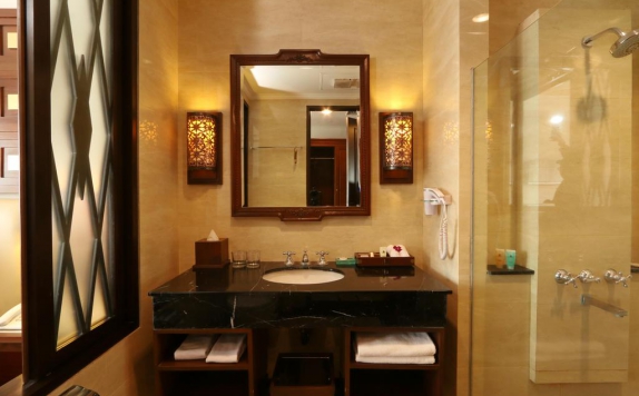 Bathroom di The Sunan Hotel