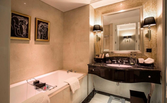 Bathroom di The Trans Luxury Hotel