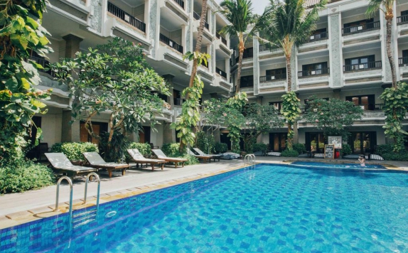 swimming pool di The Vira Bali Hotel