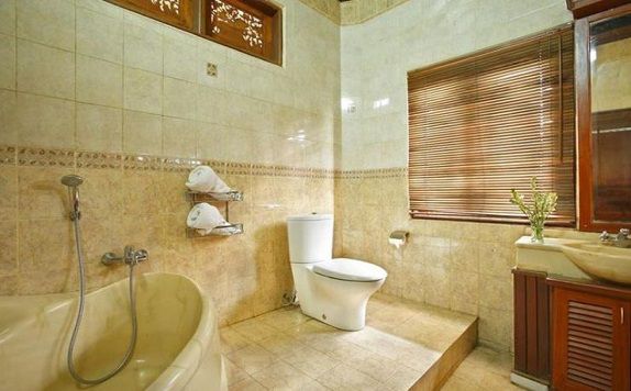 Hotel Bathroom di The Volcania Guest house