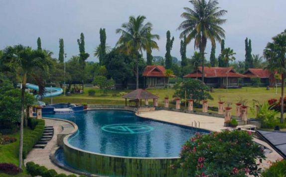 Outdoor Pool Hotel di Tirta Sanita Spa Resort