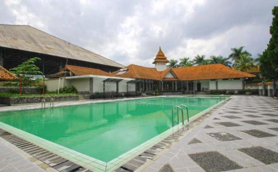 Outdoor Pool Hotel di Tirta Sanita Spa Resort