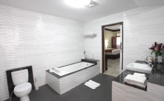 bathroom di Toraja Misiliana