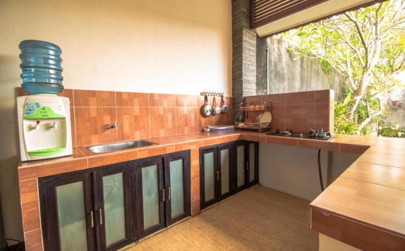 kitchen di Transera Kirana Villas Bali