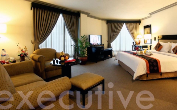 Guest Room di Travellers Hotel Jakarta