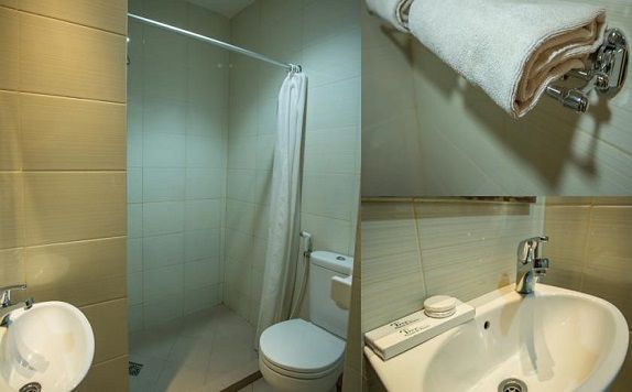 Bathroom di Tree Hotel Makassar