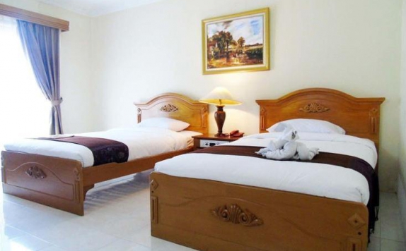Guest room Twin Bed di Tretes Raya Hotel & Resort
