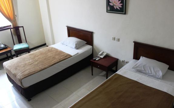 guest room twin bed di UB Hotel