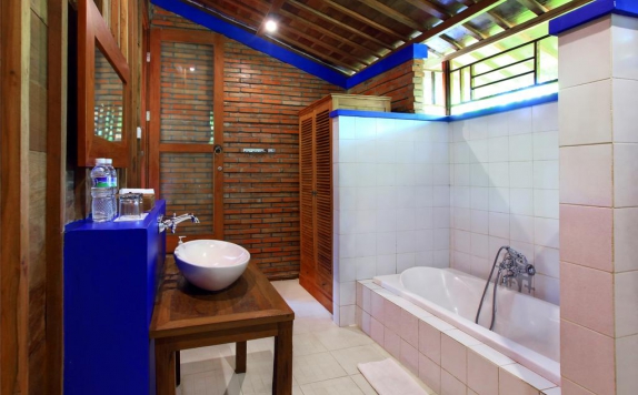 Bathroom di Ubud Heaven Villas Bali