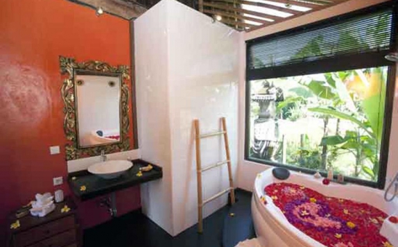 bathroom di Ubud Hidden Villas