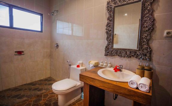 Bathroom di Ubud Inn Resort