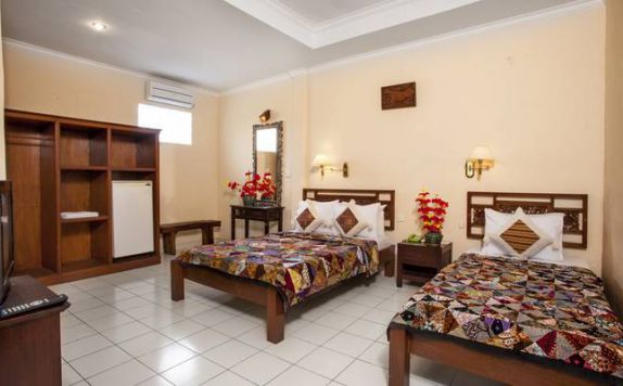 guest room twin bed di Ubud Inn Resort