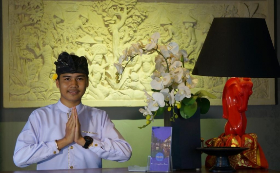 Receptionist di Ubud Raya Hotel