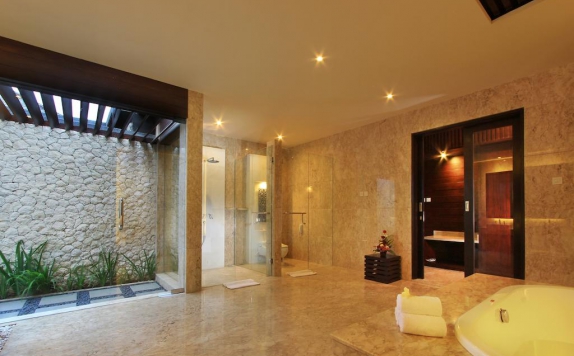 Tampilan Bathroom Hotel di Ulu Segara Luxury Suites & Villas
