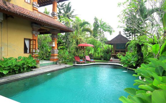 Swimming Pool di Uma Sari Cottage