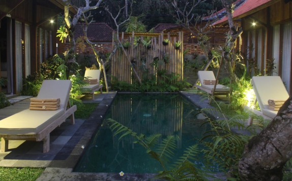 Outdoor Pool Hotel di Umaya Villa