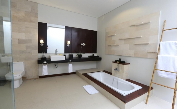 Bathroom di Uppala Villa & Spa Umalas