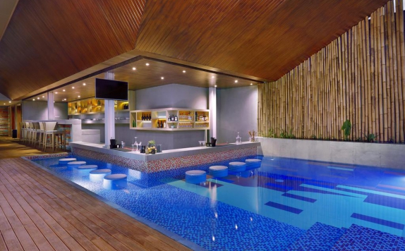 Swimming Pool di Vasanti Kuta Hotel