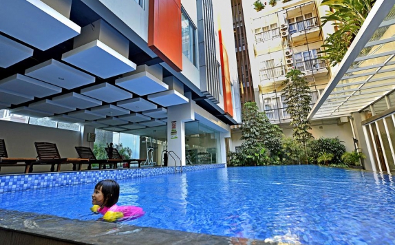 Swimming Pool di V Hotel and Residence