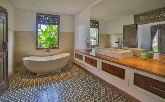 Bathroom di Victoria Villas Bali