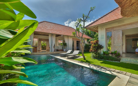 swimming pool di Victoria Villas Bali