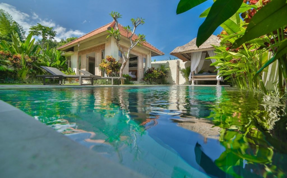 swimming pool di Victoria Villas Bali