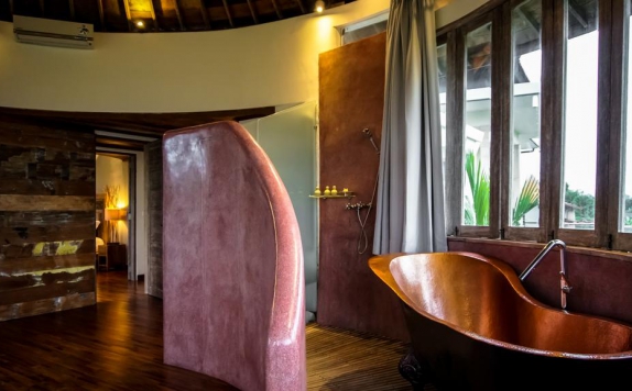 Tampilan Bathroom Hotel di Villa Arya Ubud ( Adiwana Arya Residence )