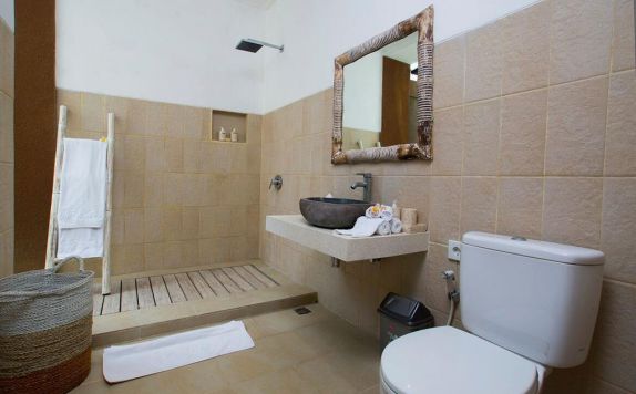 Bathroom di Villa Ashna by Nagisa Bali