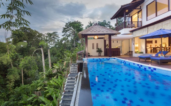 Swimming Pool di Villa Atap Padi by Nagisa Bali
