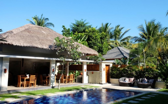 Outdoor Pool Hotel di Villa Bau Nyale Lombok